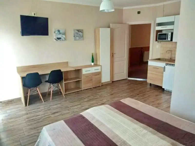  Cazare | Sat de vacanță (K0239-7) Imaginea poate fi supusă drepturilor de autor. Se recomandă contactarea titularului drepturilor.