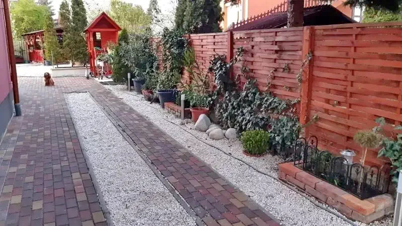  Cazare | Sat de vacanță (K0239-20) Imaginea poate fi supusă drepturilor de autor. Se recomandă contactarea titularului drepturilor.