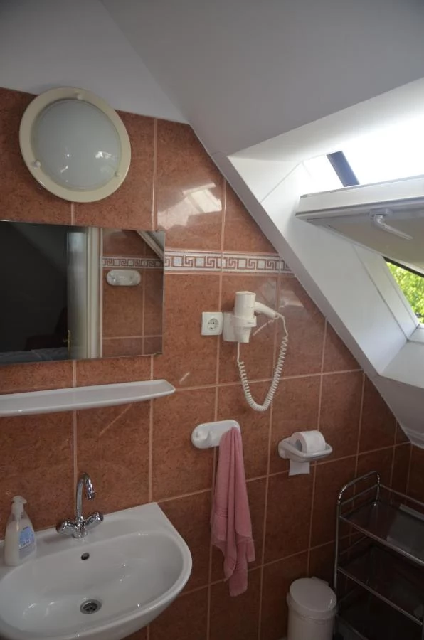 Budapest Szállás | Motel (K0381-9) A kép szerzői jogvédelem alatt állhat. Javasolt a kapcsolatfelvétel a jog tulajdonossal.