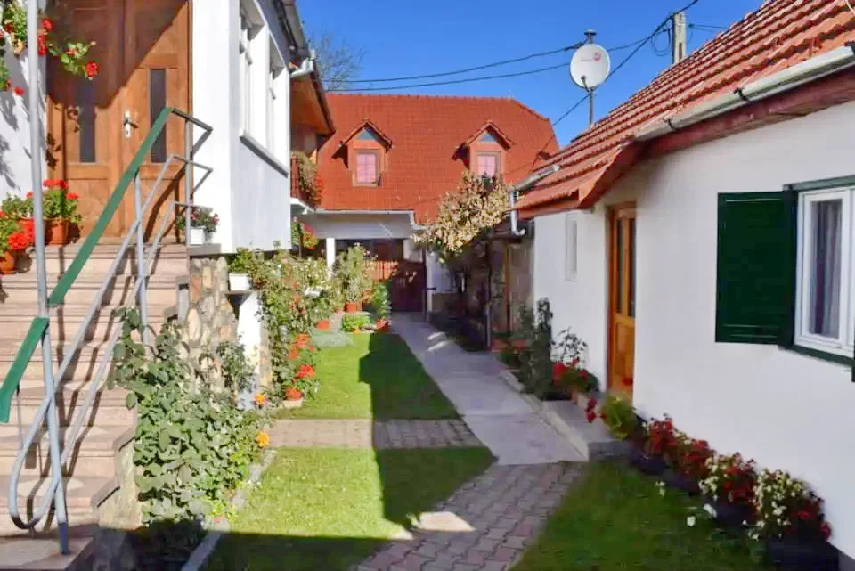 Torockó Szállás | Panzió (K1094-6) A kép szerzői jogvédelem alatt állhat. Javasolt a kapcsolatfelvétel a jog tulajdonossal.