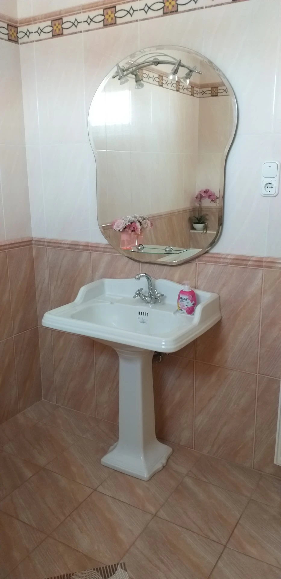  Cazare | Hotel**** (K1573-17) Imaginea poate fi supusă drepturilor de autor. Se recomandă contactarea titularului drepturilor.