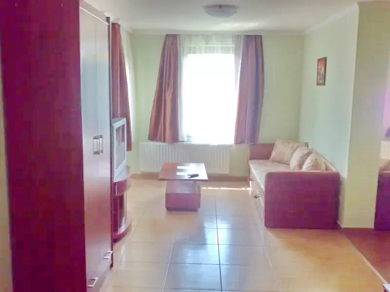 Jula Cazare | Casă de apartamente (K0135-1) Imaginea poate fi supusă drepturilor de autor. Se recomandă contactarea titularului drepturilor.