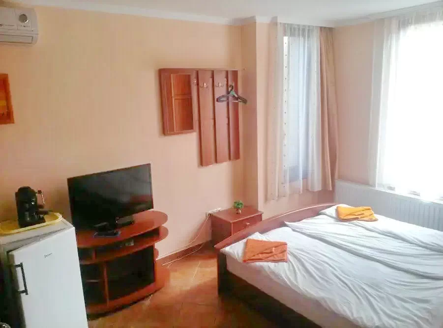 Jula Cazare | Casă de apartamente (K0135-3) Imaginea poate fi supusă drepturilor de autor. Se recomandă contactarea titularului drepturilor.