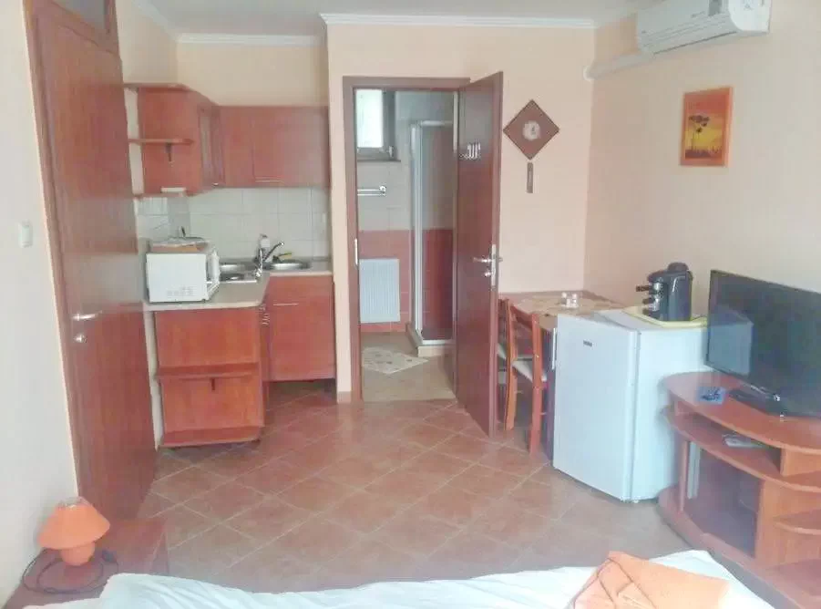 Jula Cazare | Casă de apartamente (K0135-4) Imaginea poate fi supusă drepturilor de autor. Se recomandă contactarea titularului drepturilor.