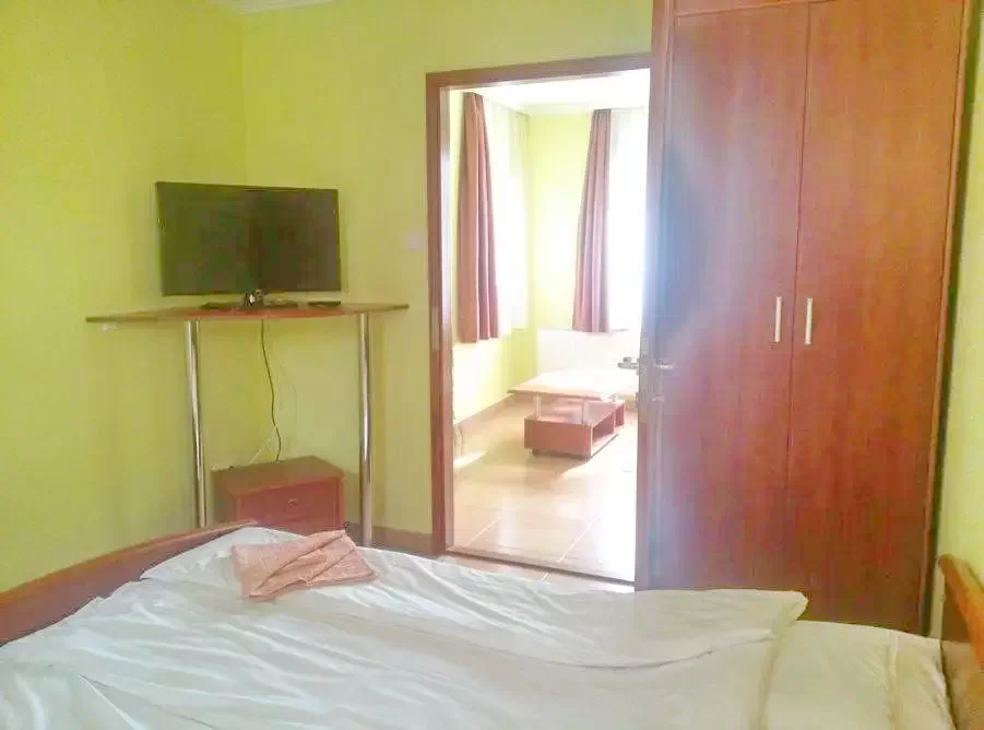 Jula Cazare | Casă de apartamente (K0135-10) Imaginea poate fi supusă drepturilor de autor. Se recomandă contactarea titularului drepturilor.