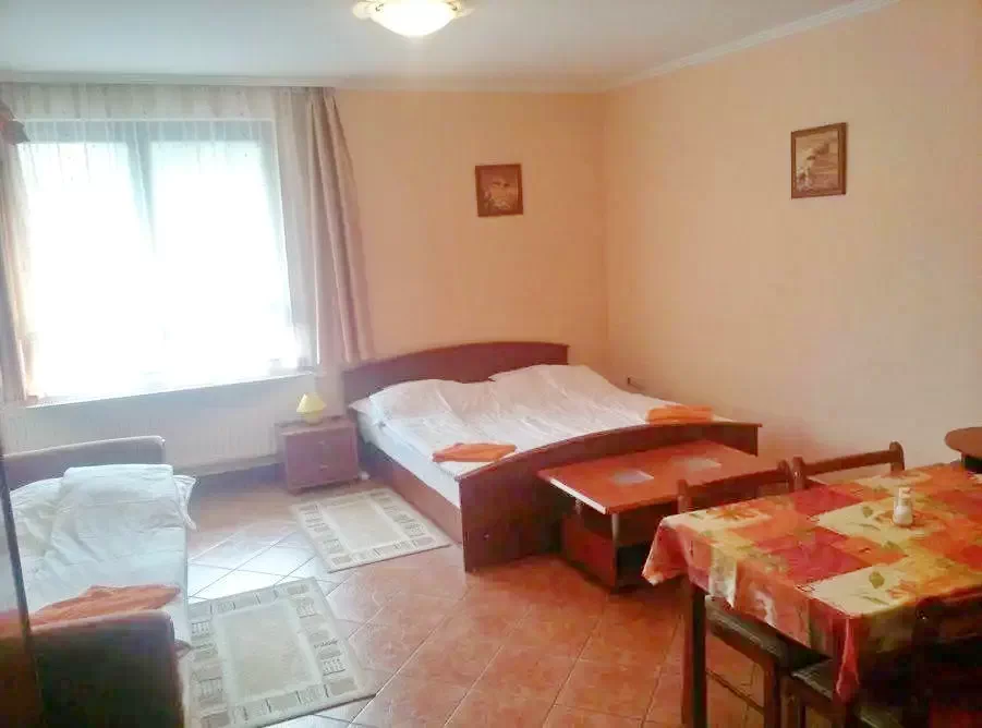 Jula Cazare | Casă de apartamente (K0135-15) Imaginea poate fi supusă drepturilor de autor. Se recomandă contactarea titularului drepturilor.