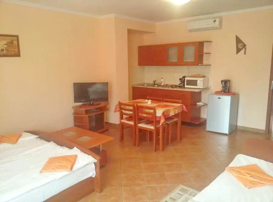 Jula Cazare | Casă de apartamente (K0135-16) Imaginea poate fi supusă drepturilor de autor. Se recomandă contactarea titularului drepturilor.