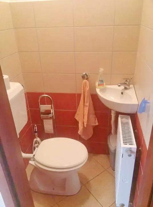 Jula Cazare | Casă de apartamente (K0135-17) Imaginea poate fi supusă drepturilor de autor. Se recomandă contactarea titularului drepturilor.