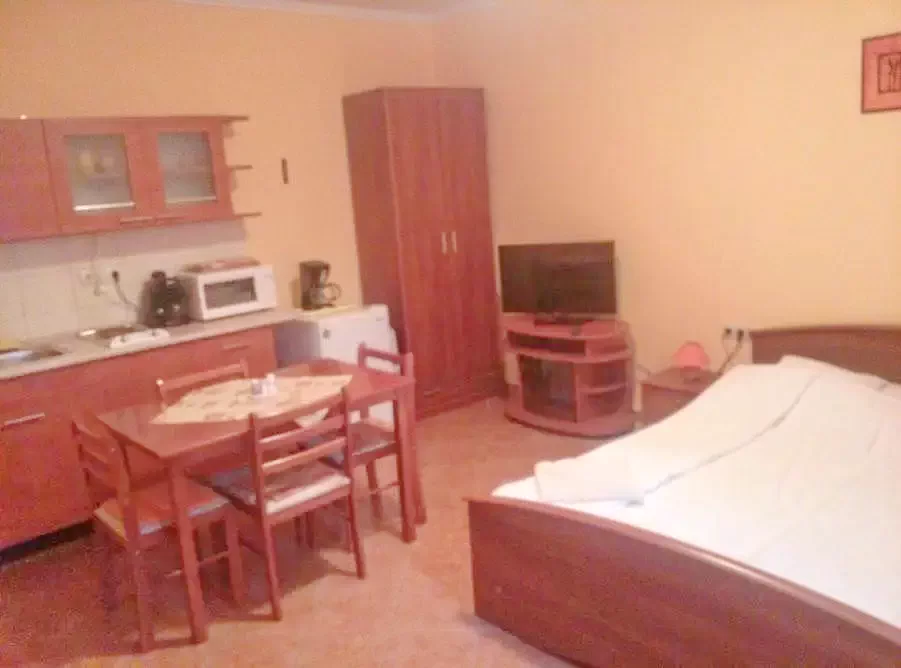 Jula Cazare | Casă de apartamente (K0135-22) Imaginea poate fi supusă drepturilor de autor. Se recomandă contactarea titularului drepturilor.