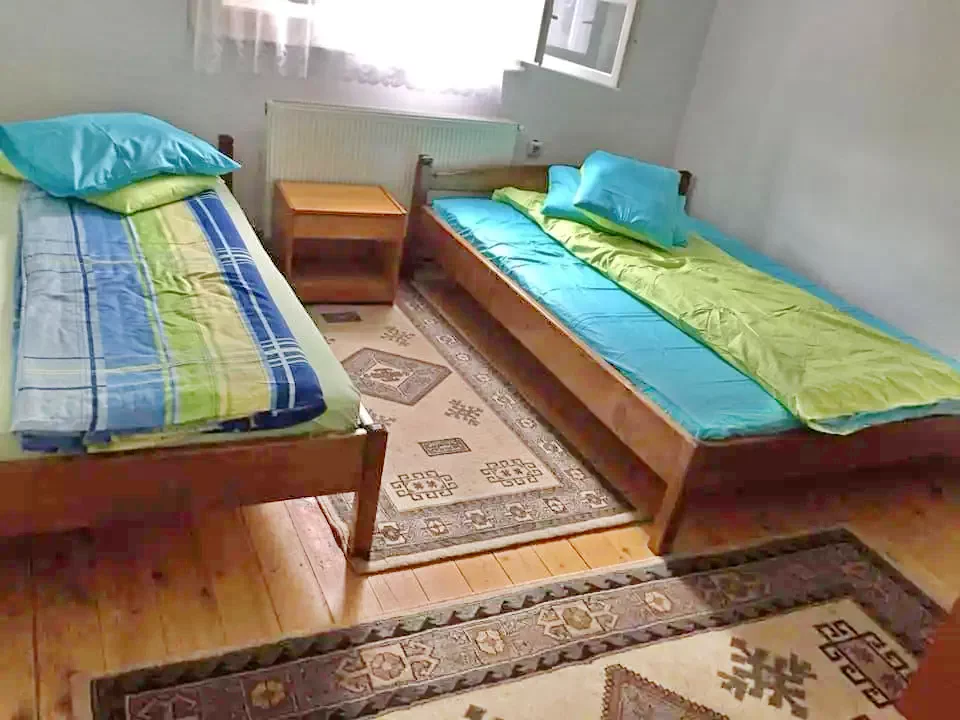 Valea Boga Cazare | Cabană (K1347-18) Imaginea poate fi supusă drepturilor de autor. Se recomandă contactarea titularului drepturilor. Valea Boga Cazare | Cabană (K1347-18) Imaginea poate fi supusă drepturilor de autor. Se recomandă contactarea titularului drepturilor.
