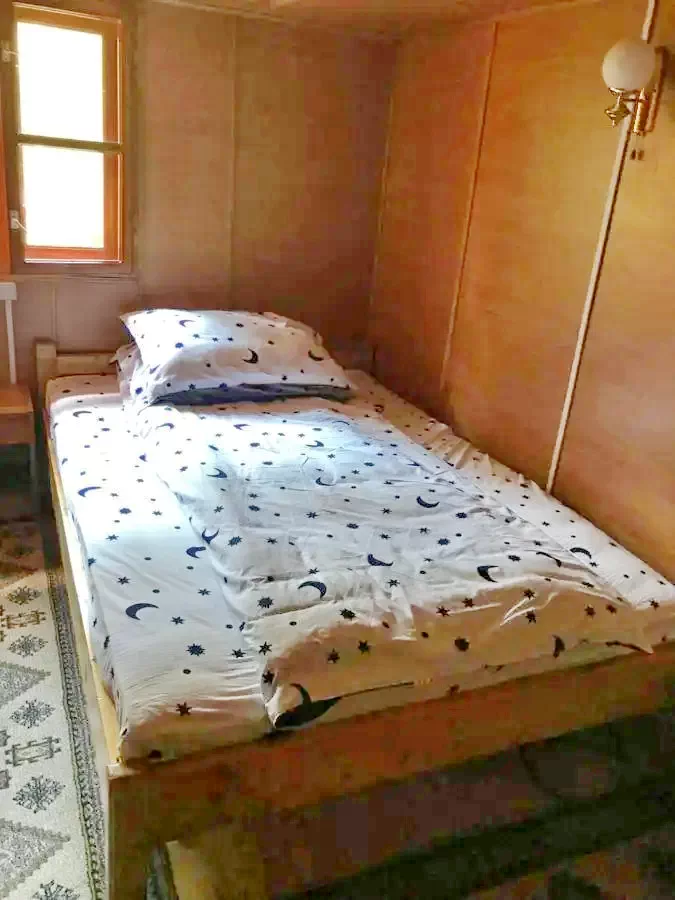 Valea Boga Cazare | Cabană (K1347-31) Imaginea poate fi supusă drepturilor de autor. Se recomandă contactarea titularului drepturilor. Valea Boga Cazare | Cabană (K1347-31) Imaginea poate fi supusă drepturilor de autor. Se recomandă contactarea titularului drepturilor.