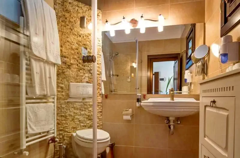 Alsótömös Szállás | Hotel*** (K1276-16) A kép szerzői jogvédelem alatt állhat. Javasolt a kapcsolatfelvétel a jog tulajdonossal. Alsótömös Szállás | Hotel*** (K1276-16) A kép szerzői jogvédelem alatt állhat. Javasolt a kapcsolatfelvétel a jog tulajdonossal.