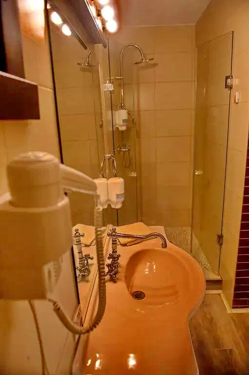 Alsótömös Szállás | Hotel*** (K1276-26) A kép szerzői jogvédelem alatt állhat. Javasolt a kapcsolatfelvétel a jog tulajdonossal. Alsótömös Szállás | Hotel*** (K1276-26) A kép szerzői jogvédelem alatt állhat. Javasolt a kapcsolatfelvétel a jog tulajdonossal.