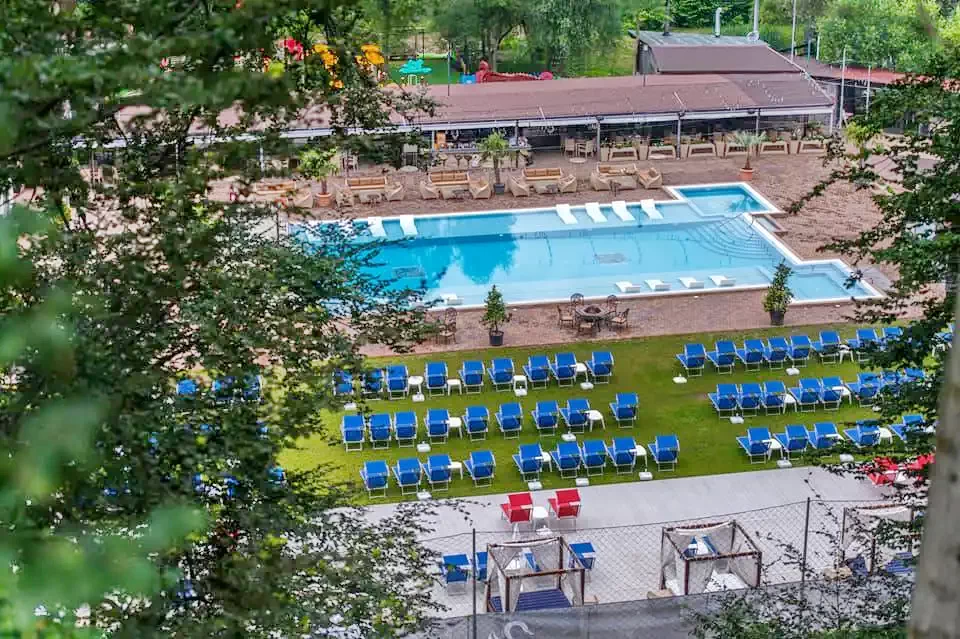 Alsótömös Szállás | Hotel*** (K1276-32) A kép szerzői jogvédelem alatt állhat. Javasolt a kapcsolatfelvétel a jog tulajdonossal. Alsótömös Szállás | Hotel*** (K1276-32) A kép szerzői jogvédelem alatt állhat. Javasolt a kapcsolatfelvétel a jog tulajdonossal.