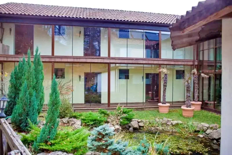 Alsótömös Szállás | Hotel*** (K1276-44) A kép szerzői jogvédelem alatt állhat. Javasolt a kapcsolatfelvétel a jog tulajdonossal. Alsótömös Szállás | Hotel*** (K1276-44) A kép szerzői jogvédelem alatt állhat. Javasolt a kapcsolatfelvétel a jog tulajdonossal.