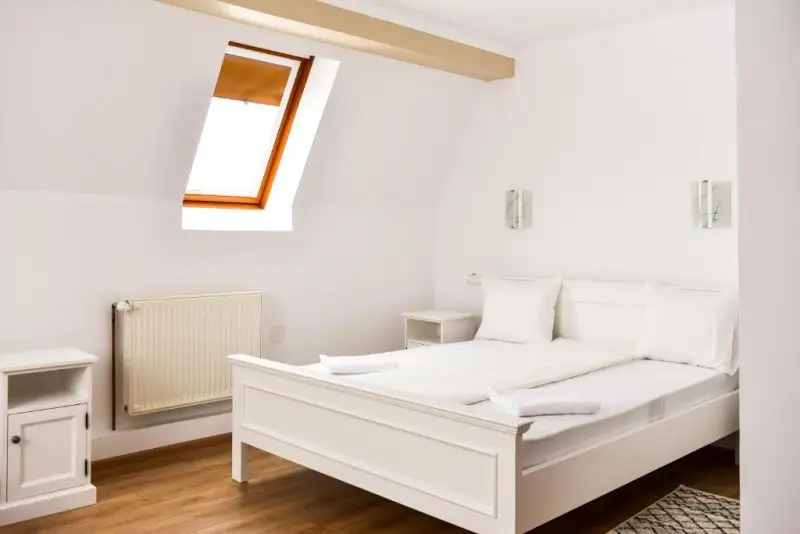 Lupeni Cazare | Motel (K0358-22) Imaginea poate fi supusă drepturilor de autor. Se recomandă contactarea titularului drepturilor.