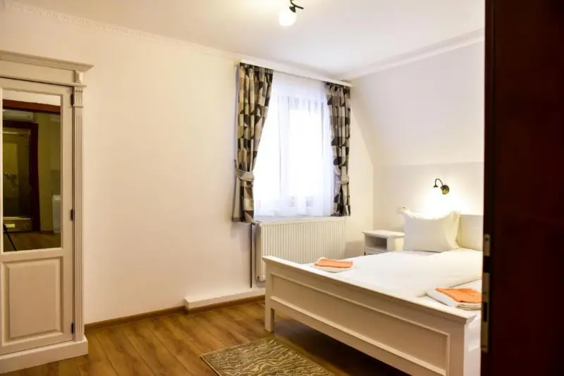 Lupeni Cazare | Motel (K0358-39) Imaginea poate fi supusă drepturilor de autor. Se recomandă contactarea titularului drepturilor.