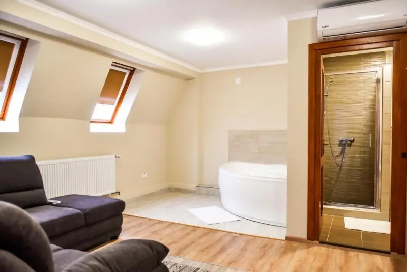 Lupeni Cazare | Motel (K0358-43) Imaginea poate fi supusă drepturilor de autor. Se recomandă contactarea titularului drepturilor.