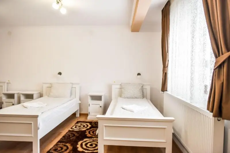 Lupeni Cazare | Motel (K0358-46) Imaginea poate fi supusă drepturilor de autor. Se recomandă contactarea titularului drepturilor.