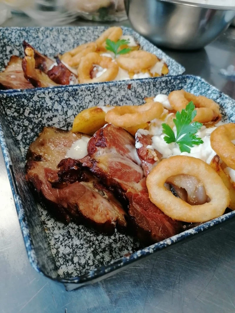 Lupeni Cazare | Motel (K0358-53) Imaginea poate fi supusă drepturilor de autor. Se recomandă contactarea titularului drepturilor.