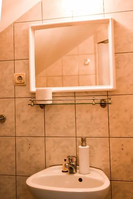 Lupeni Cazare | Motel (K0358-56) Imaginea poate fi supusă drepturilor de autor. Se recomandă contactarea titularului drepturilor.