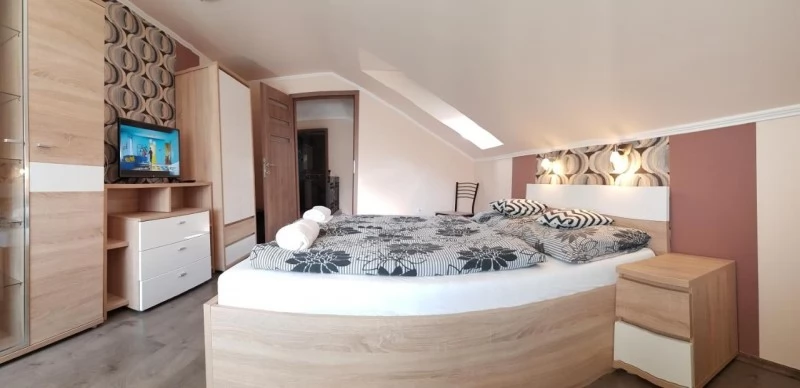 Jula Cazare | Cabană (K0797-8) Imaginea poate fi supusă drepturilor de autor. Se recomandă contactarea titularului drepturilor.