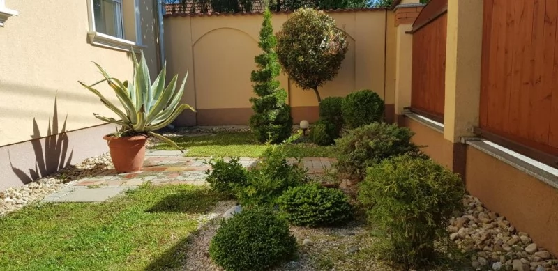 Jula Cazare | Sat de vacanță (K0797-18) Imaginea poate fi supusă drepturilor de autor. Se recomandă contactarea titularului drepturilor.