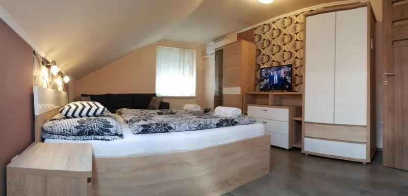 Jula Cazare | Sat de vacanță (K0797-19) Imaginea poate fi supusă drepturilor de autor. Se recomandă contactarea titularului drepturilor.