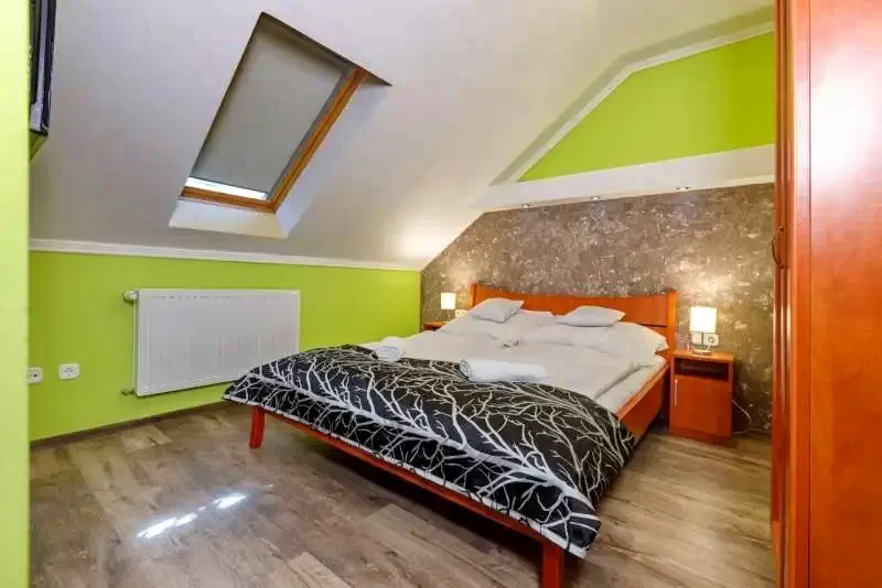 Jula Cazare | Pensiune (K0087-4) Imaginea poate fi supusă drepturilor de autor. Se recomandă contactarea titularului drepturilor.