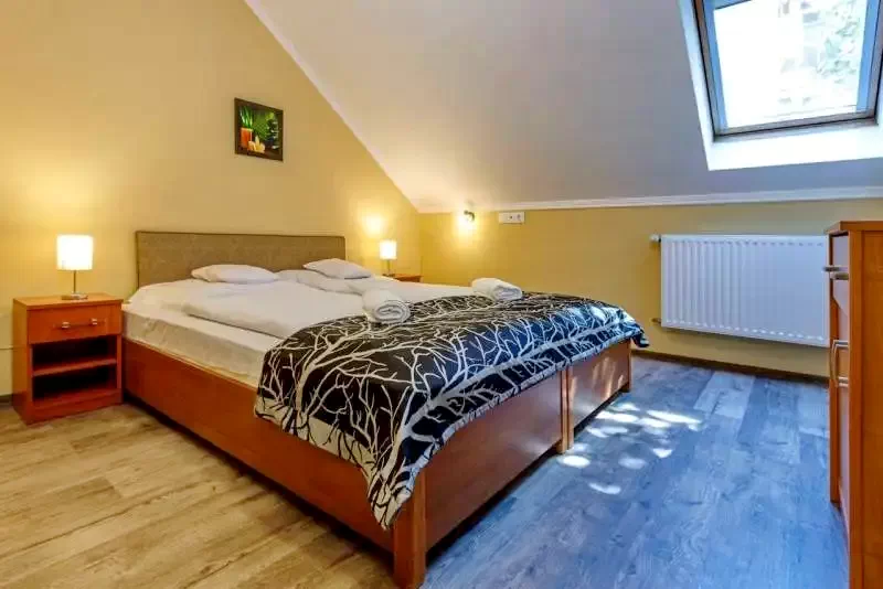 Jula Cazare | Pensiune (K0087-7) Imaginea poate fi supusă drepturilor de autor. Se recomandă contactarea titularului drepturilor.