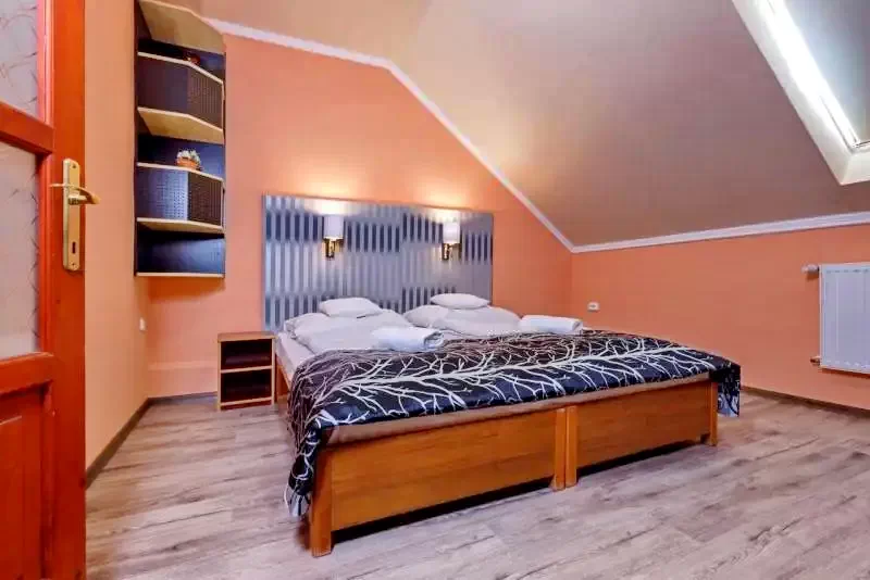 Jula Cazare | Pensiune (K0087-10) Imaginea poate fi supusă drepturilor de autor. Se recomandă contactarea titularului drepturilor.