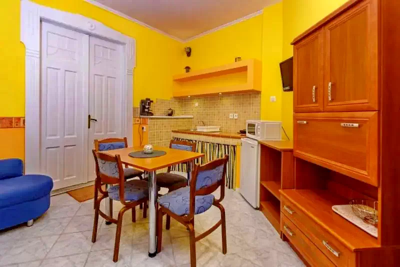 Jula Cazare | Pensiune (K0087-26) Imaginea poate fi supusă drepturilor de autor. Se recomandă contactarea titularului drepturilor.