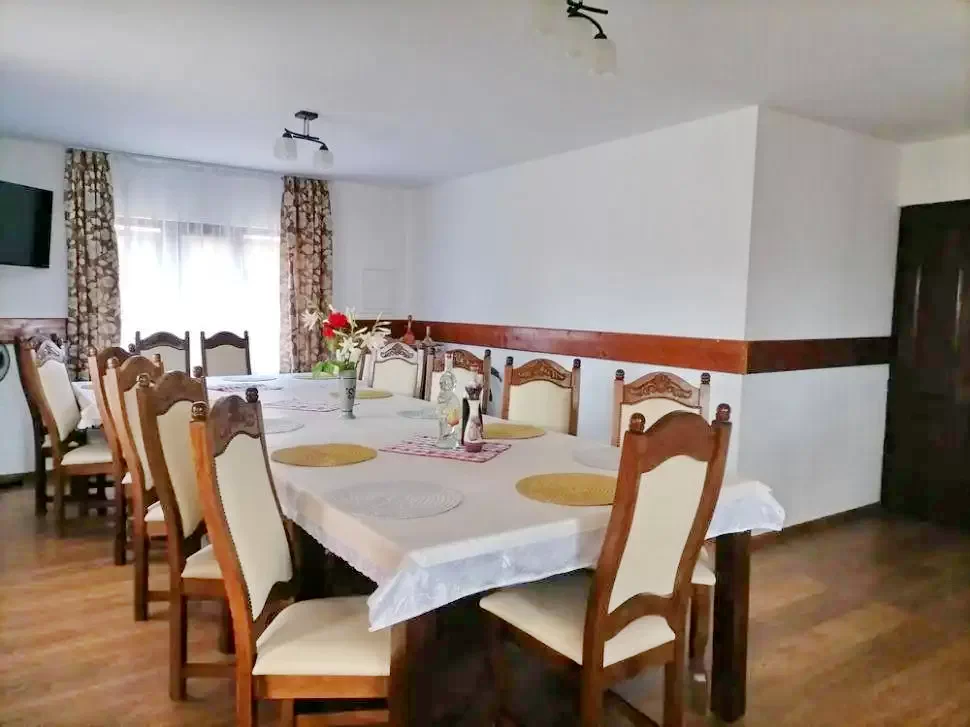 Ocna Șugatag Cazare | Motel (K1244-11) Imaginea poate fi supusă drepturilor de autor. Se recomandă contactarea titularului drepturilor.