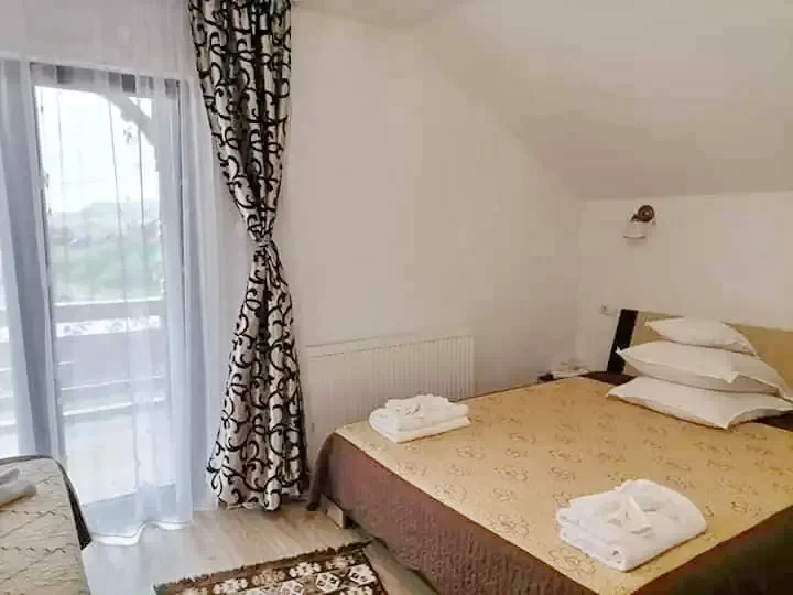 Ocna Șugatag Cazare | Motel (K1244-41) Imaginea poate fi supusă drepturilor de autor. Se recomandă contactarea titularului drepturilor.