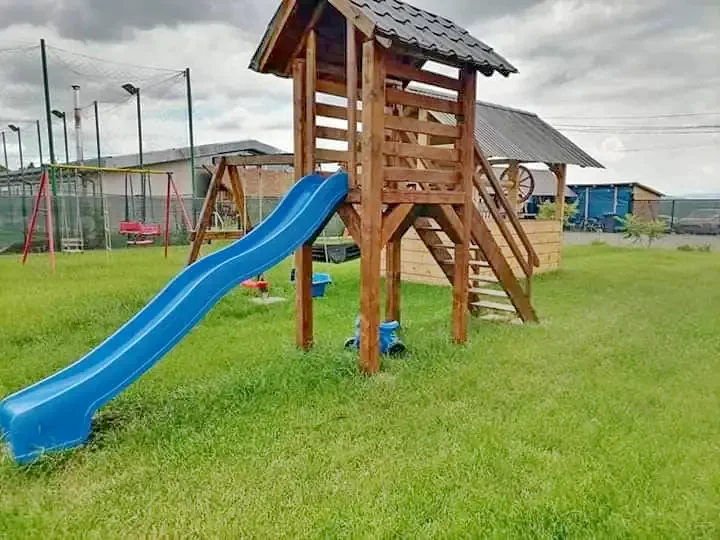 Ocna Șugatag Cazare | Motel (K1244-62) Imaginea poate fi supusă drepturilor de autor. Se recomandă contactarea titularului drepturilor.