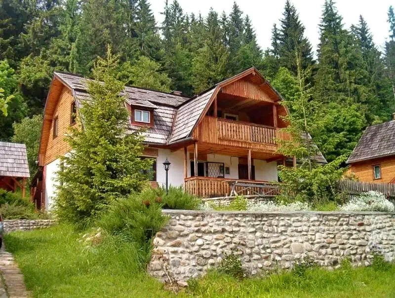 Homoródfürdő Szállás | Kulcsosház / Turisztikai faház (K0428-18) A kép szerzői jogvédelem alatt állhat. Javasolt a kapcsolatfelvétel a jog tulajdonossal.