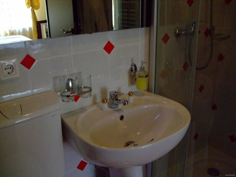 Sibiu Cazare | Motel (K0543-14) Imaginea poate fi supusă drepturilor de autor. Se recomandă contactarea titularului drepturilor.