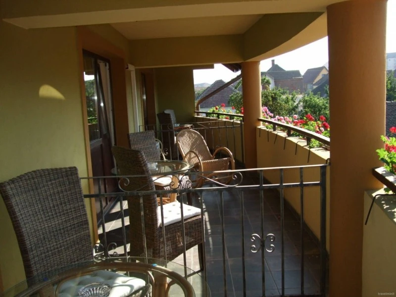 Nagyszeben Szállás | Panzió (K0543-16) A kép szerzői jogvédelem alatt állhat. Javasolt a kapcsolatfelvétel a jog tulajdonossal. Nagyszeben Szállás | Panzió (K0543-16) A kép szerzői jogvédelem alatt állhat. Javasolt a kapcsolatfelvétel a jog tulajdonossal.