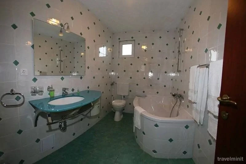 Sibiu Cazare | Motel (K0543-35) Imaginea poate fi supusă drepturilor de autor. Se recomandă contactarea titularului drepturilor.