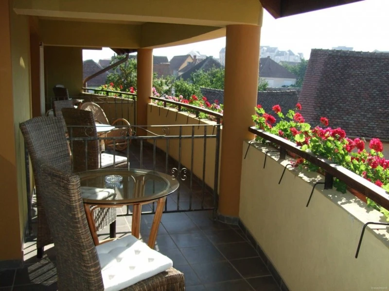 Nagyszeben Szállás | Panzió (K0543-44) A kép szerzői jogvédelem alatt állhat. Javasolt a kapcsolatfelvétel a jog tulajdonossal. Nagyszeben Szállás | Panzió (K0543-44) A kép szerzői jogvédelem alatt állhat. Javasolt a kapcsolatfelvétel a jog tulajdonossal.