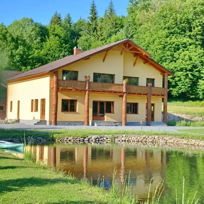 Ivó Szállás | Kulcsosház / Turisztikai faház (K1283-1) A kép szerzői jogvédelem alatt állhat. Javasolt a kapcsolatfelvétel a jog tulajdonossal.