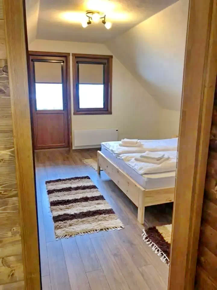 Izvoare Cazare | Sat de vacanță (K1283-8) Imaginea poate fi supusă drepturilor de autor. Se recomandă contactarea titularului drepturilor.