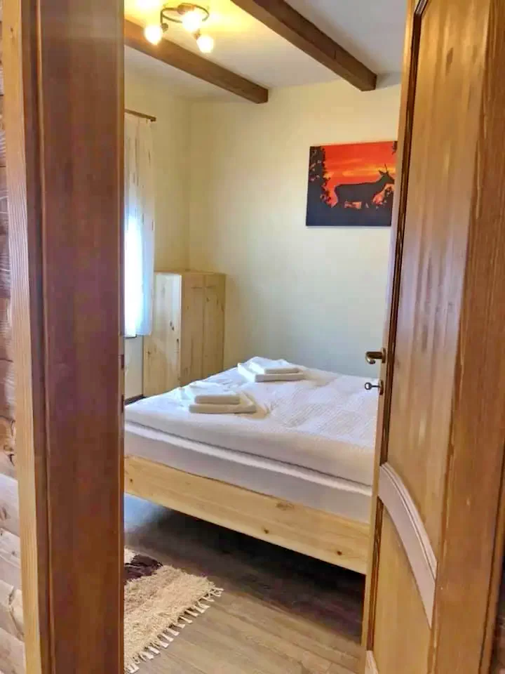 Izvoare Cazare | Sat de vacanță (K1283-11) Imaginea poate fi supusă drepturilor de autor. Se recomandă contactarea titularului drepturilor.