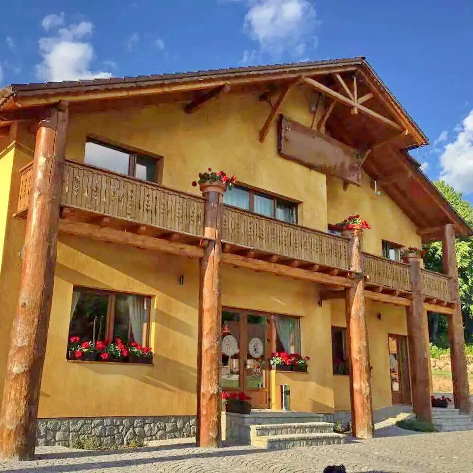 Izvoare Cazare | Sat de vacanță (K1283-16) Imaginea poate fi supusă drepturilor de autor. Se recomandă contactarea titularului drepturilor.