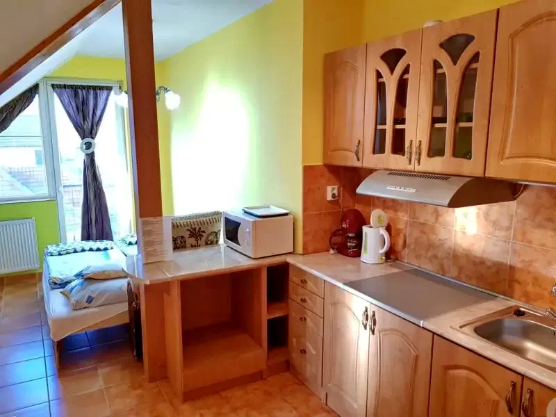  Cazare | Sat de vacanță (K0201-10) Imaginea poate fi supusă drepturilor de autor. Se recomandă contactarea titularului drepturilor.