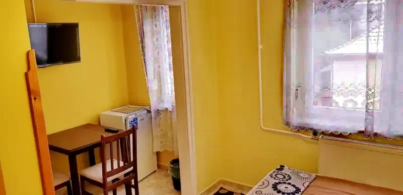  Cazare | Sat de vacanță (K0201-19) Imaginea poate fi supusă drepturilor de autor. Se recomandă contactarea titularului drepturilor.