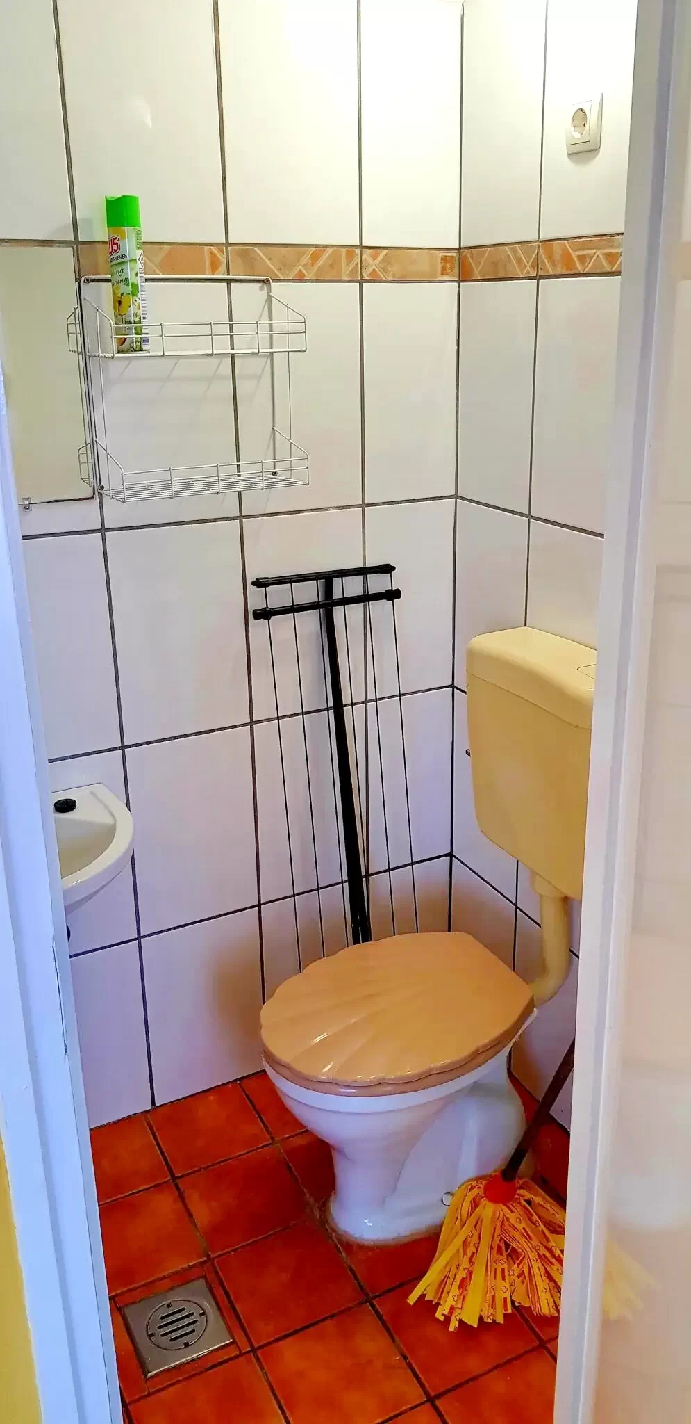  Cazare | Sat de vacanță (K0201-23) Imaginea poate fi supusă drepturilor de autor. Se recomandă contactarea titularului drepturilor.