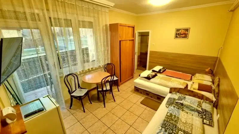  Cazare | Sat de vacanță (K0201-24) Imaginea poate fi supusă drepturilor de autor. Se recomandă contactarea titularului drepturilor.