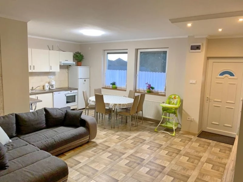 Hajdúszoboszló Szállás | Üdülőfalu (K0338-3) A kép szerzői jogvédelem alatt állhat. Javasolt a kapcsolatfelvétel a jog tulajdonossal.