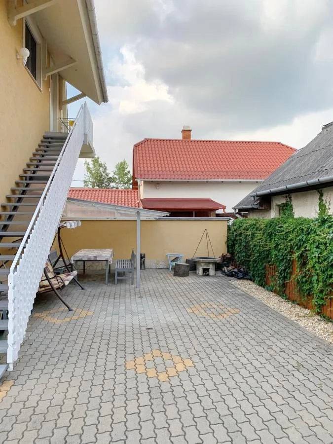  Cazare | Sat de vacanță (K0338-7) Imaginea poate fi supusă drepturilor de autor. Se recomandă contactarea titularului drepturilor.